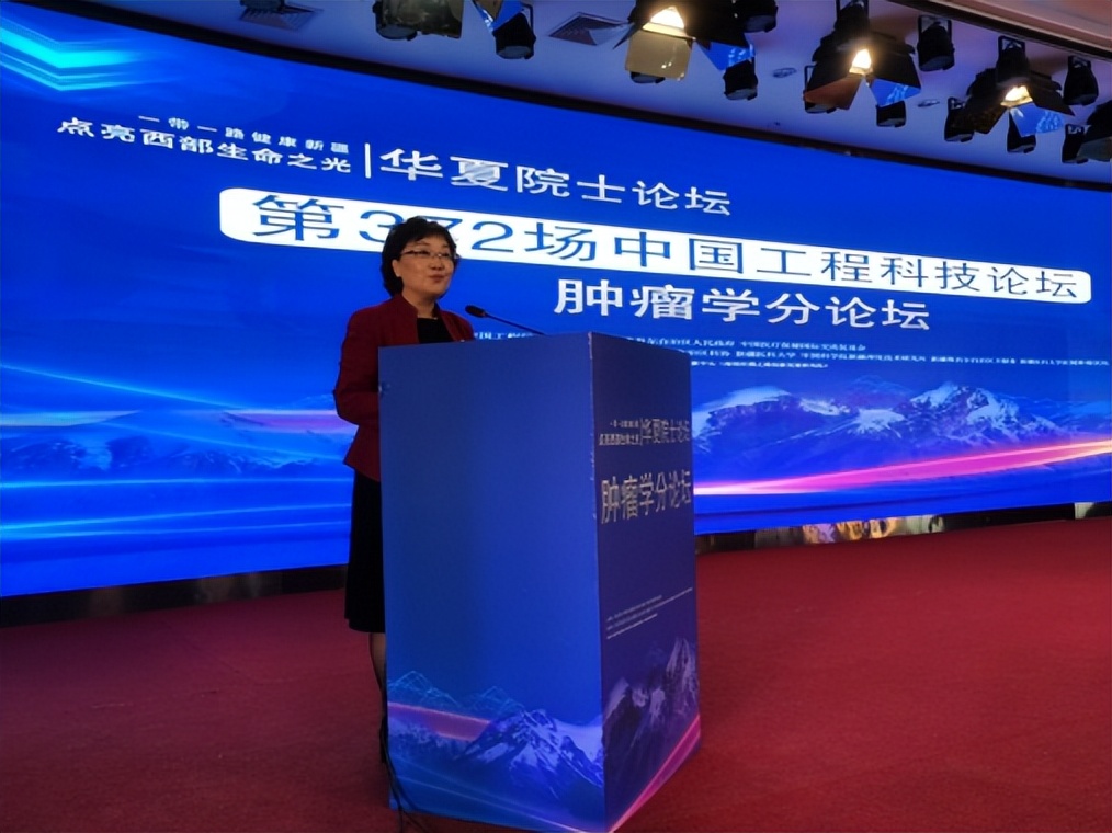 全国肿瘤专家齐聚伊宁为患者义诊,大批专家赴新疆