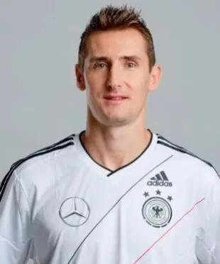 足坛历史前十中锋大罗,历史十大中锋罗纳尔多