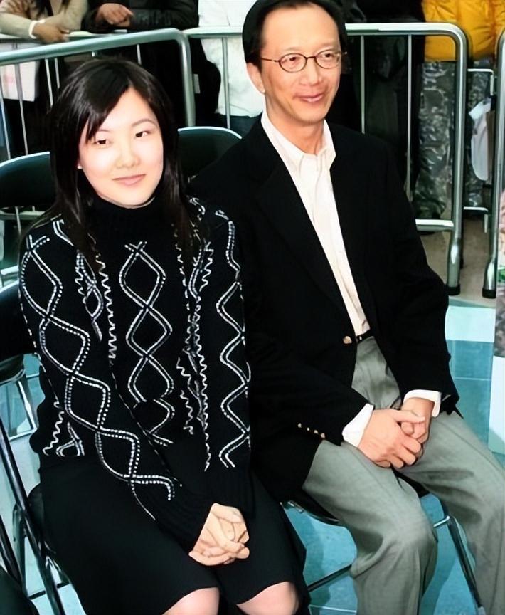 梁锦松一年收入多少亿,梁锦松为香港狂赚3万亿