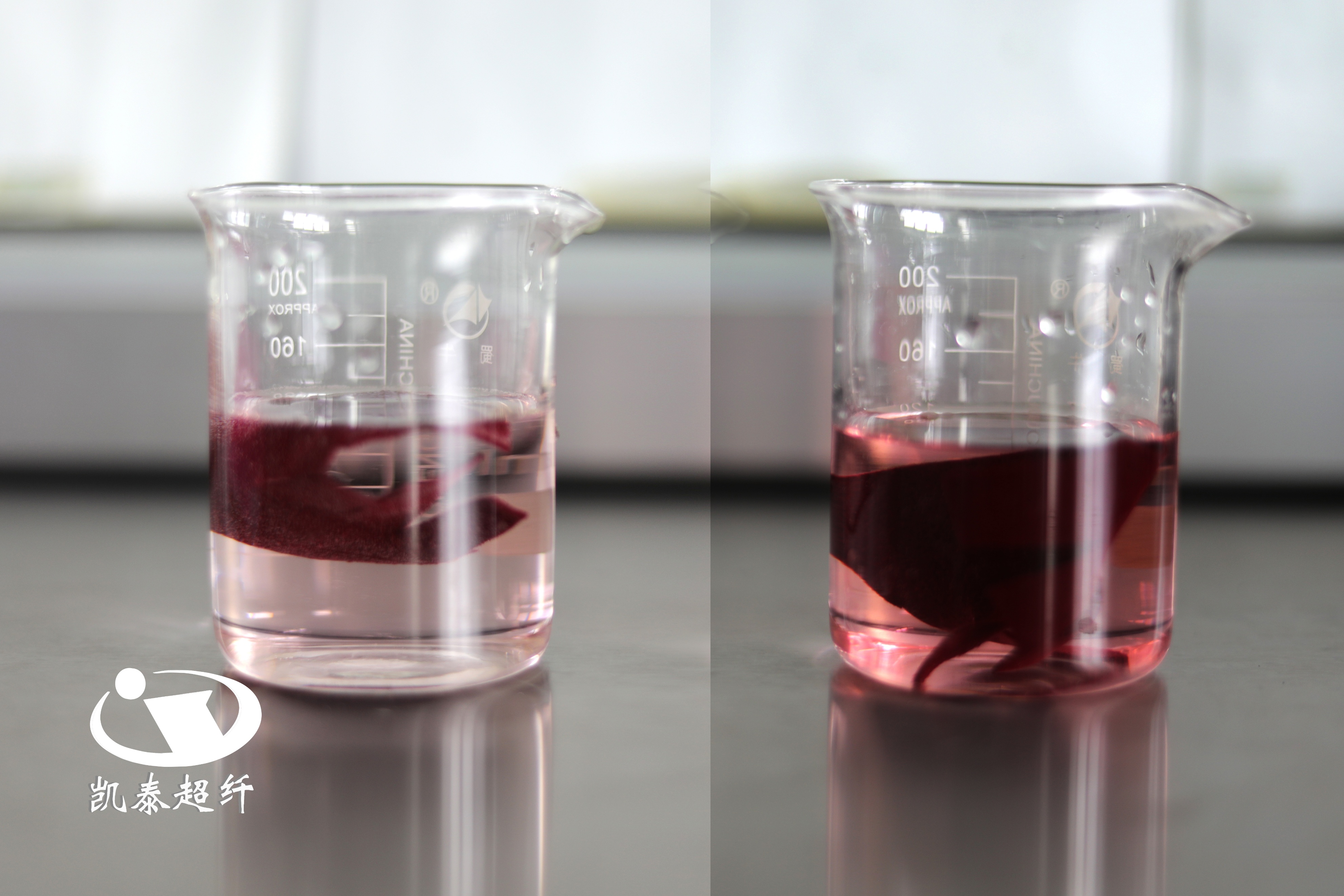 太空“出差”三人组统一穿着，这鞋“氢”上天了