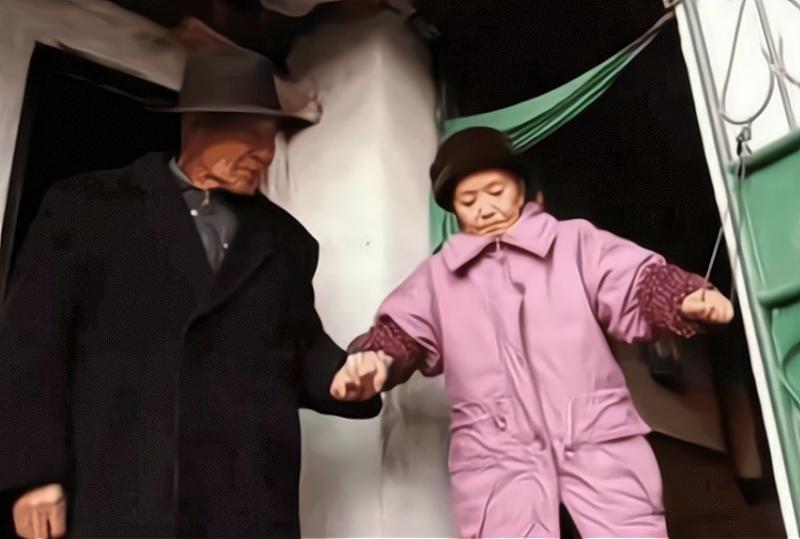 80岁再婚新娘竟是失散60年的妻子,四川八旬老太与失散60年原配结婚