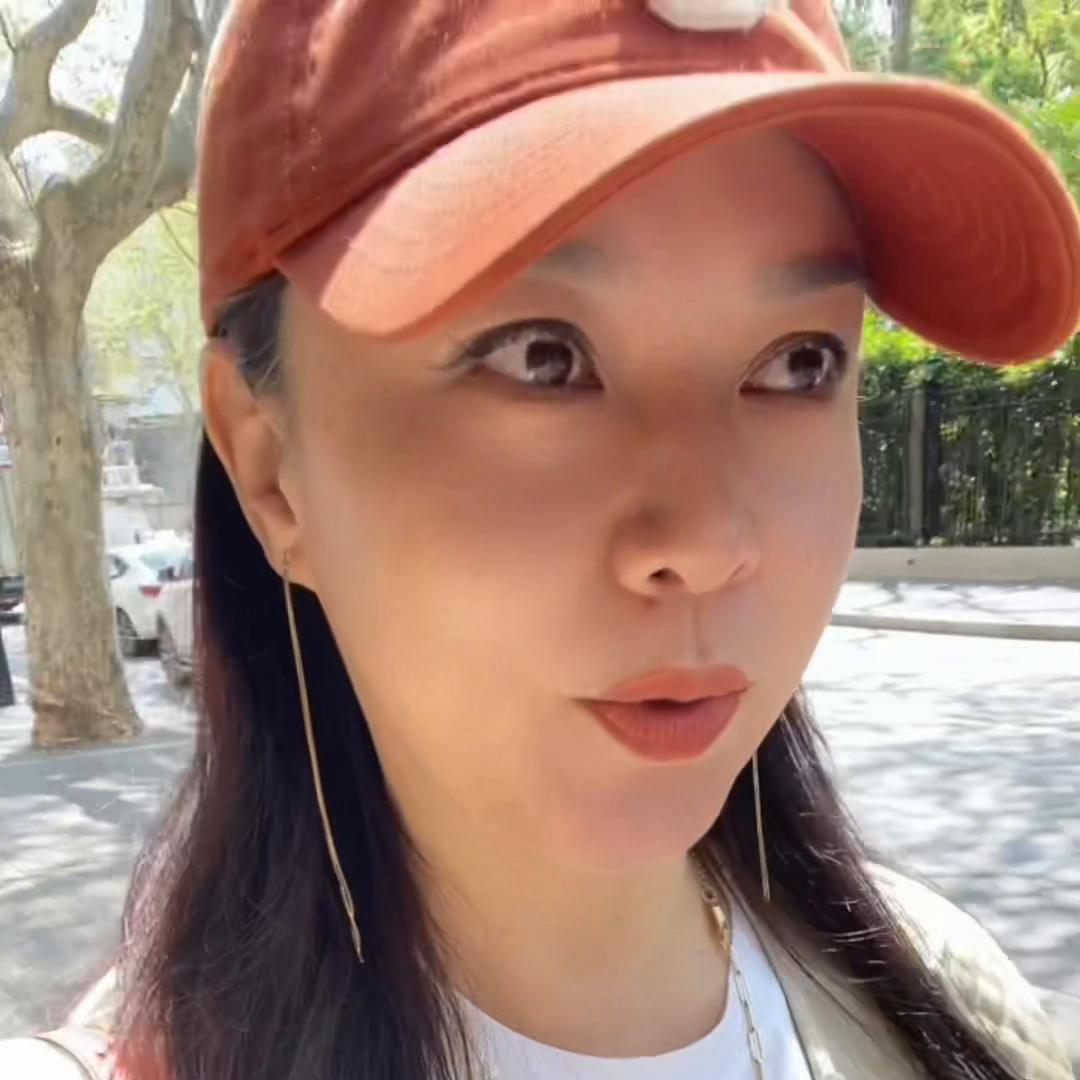 周末陪娃Vlog，周六准时陪着她来学习大提琴，等候时来...