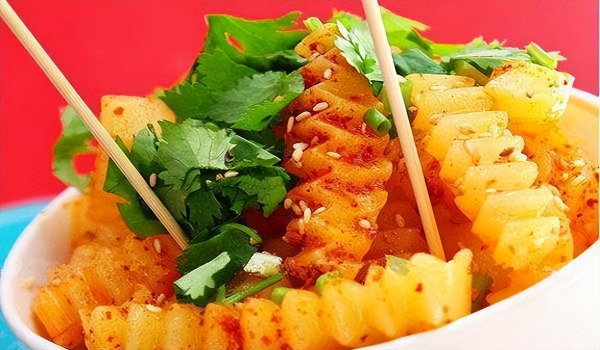 印度美女来中国旅游，第3天回国，心里纳闷：中国的钱很好赚？