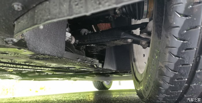 比亚迪汉dm大雨天怎么开安全,比亚迪汉dm-i尊享型夜间行驶