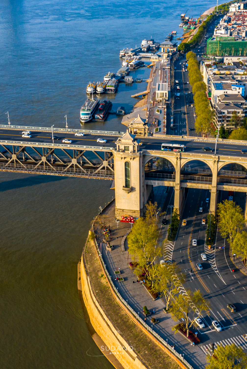 武汉建桥实力世界第一,武汉第一座长江大桥始建于哪一年