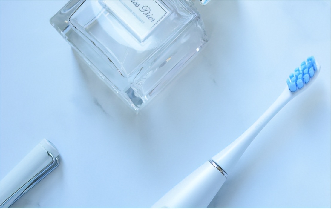 电动牙刷伤牙吗,电动牙刷对补过的牙有影响吗