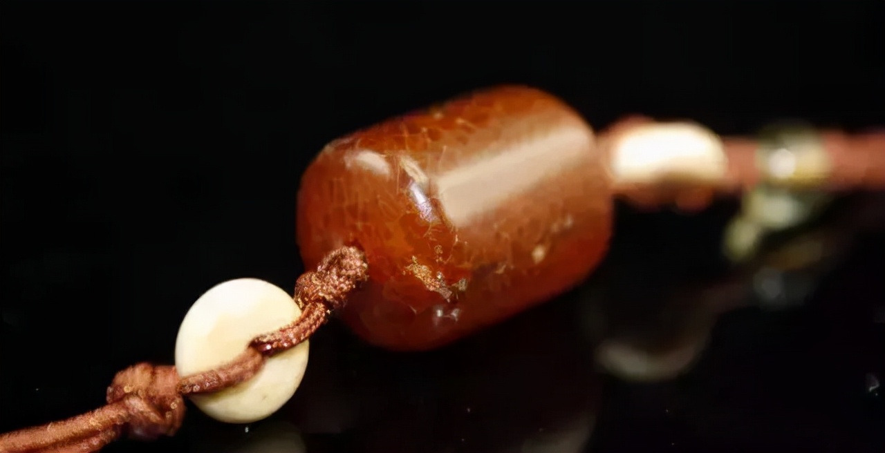 琥珀为什么出现冰裂纹,琥珀蜜蜡为什么会发光