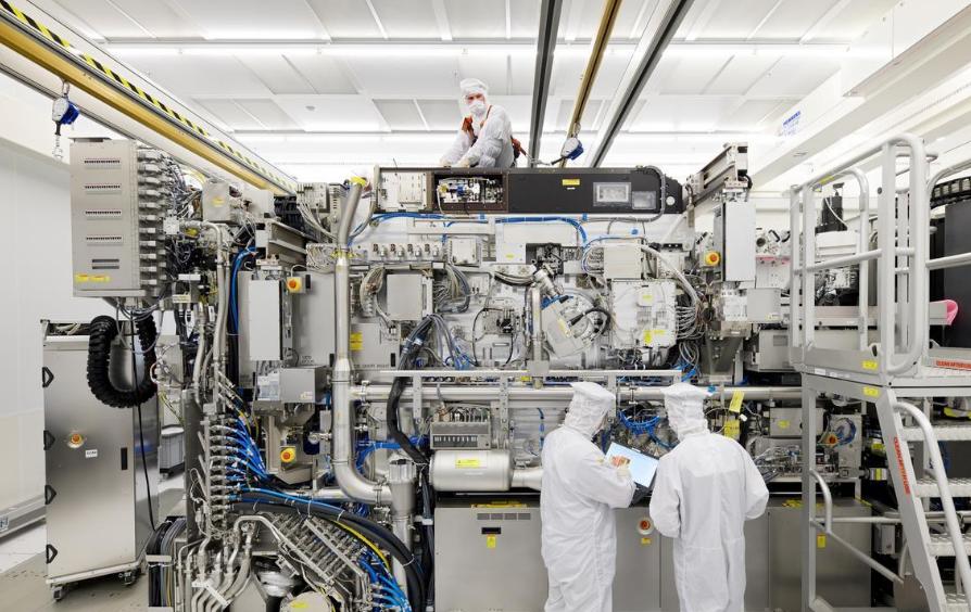 日本可以购买最先进的光刻机吗,日本可以独自制造光刻机吗