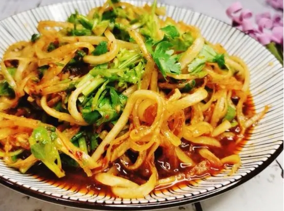 注意这几种隔夜菜不要吃,常温保存的隔夜菜千万不要吃