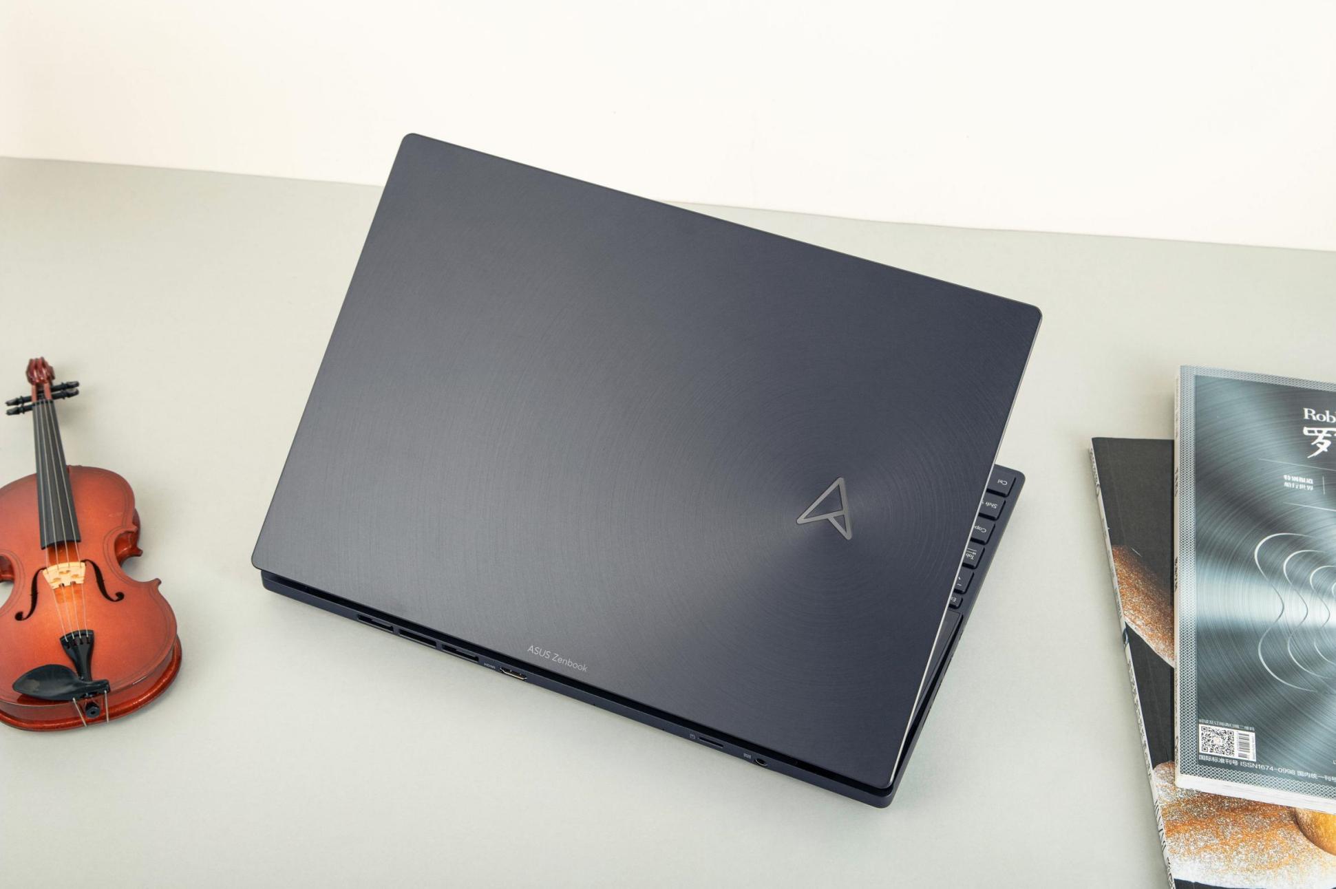 顶级屏幕白送一块？想提高学习办公效率，双屏笔记本值得一试！