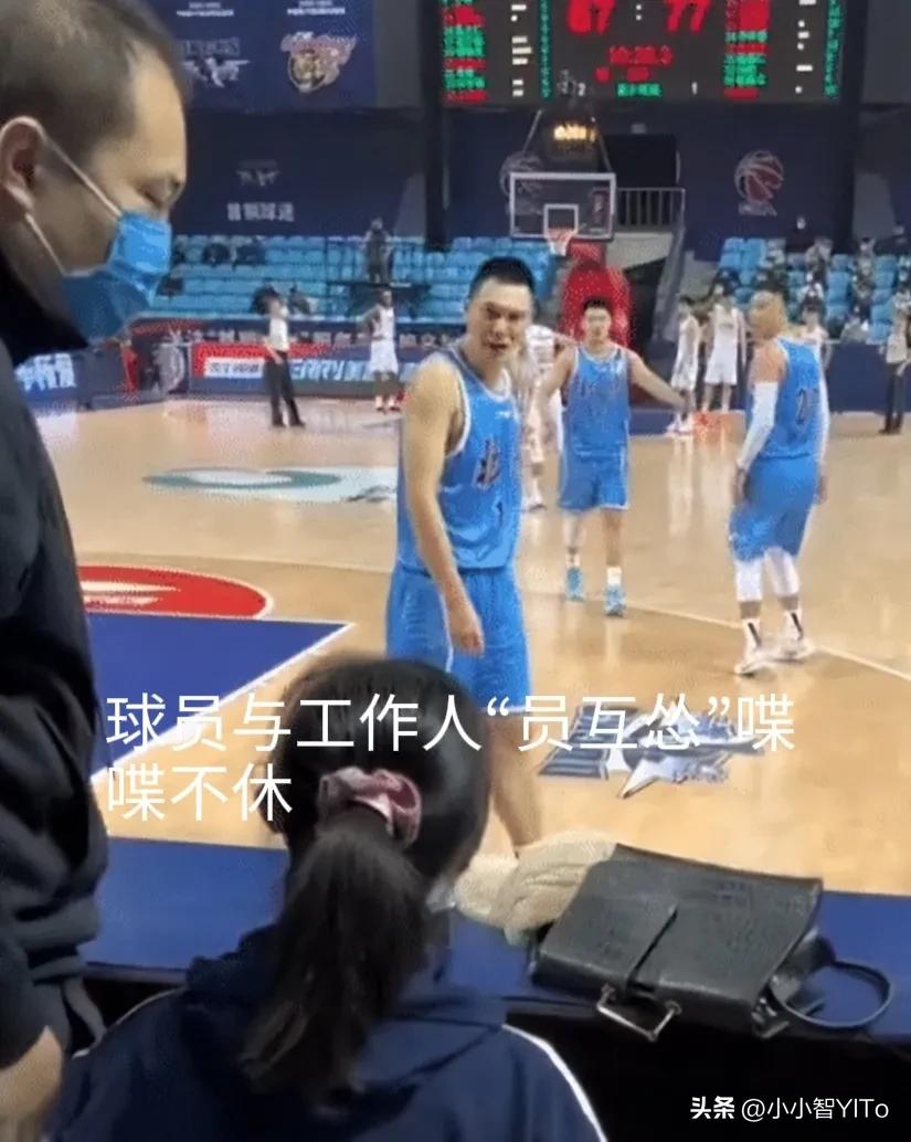 “割喉”、竖中指、伸腿、绊脚、逆天“扣杀”！CBA互害何时休