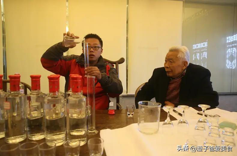 同样是茅台酒，为啥53度一瓶难求，43度少有人喝？行家：区别很大
