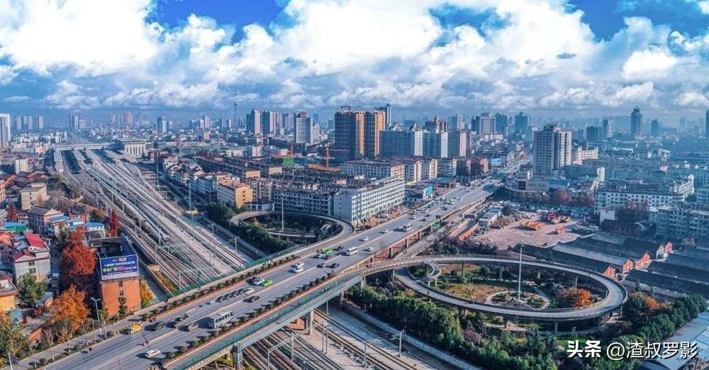 呼和浩特什么时候成为内蒙古首府,内蒙古呼和浩特市40年的变迁