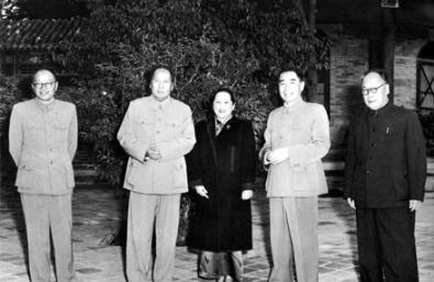 中央邀请宋庆龄参加政协会议，宋提出三个条件，毛主席如何答复？