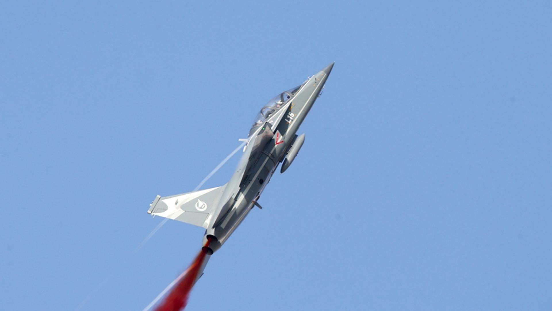 又来大单，采购中国激光炮和东风导弹后，美媒：沙特或将买教练10