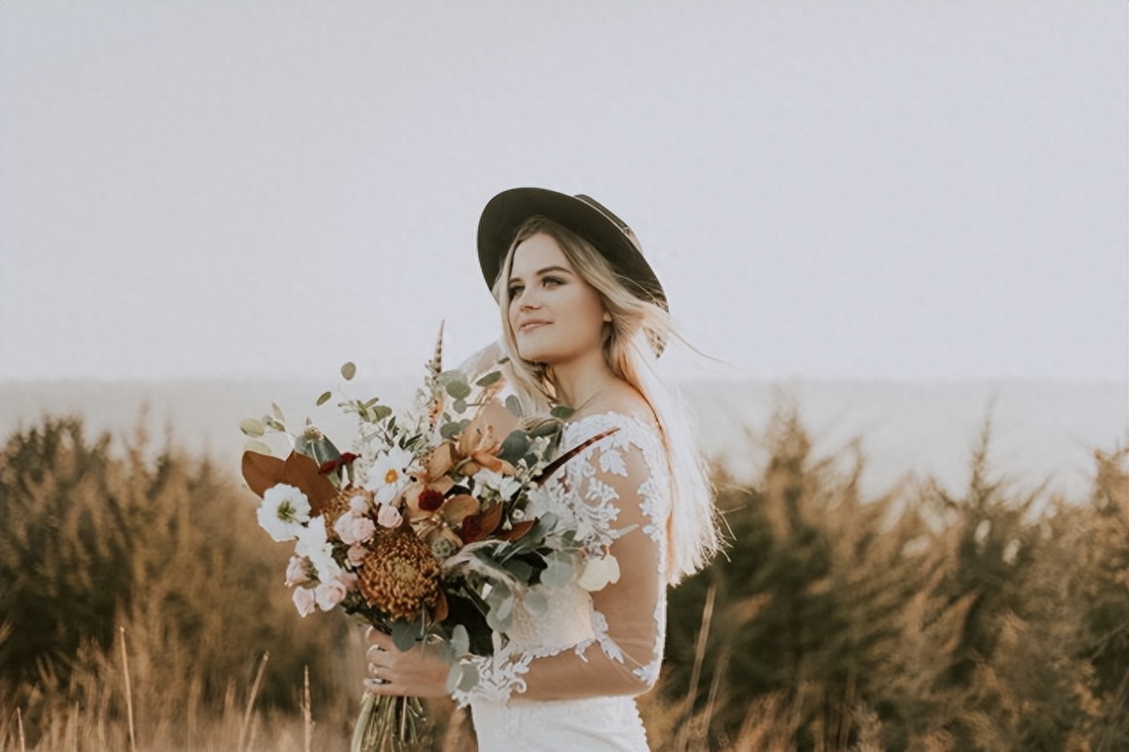 72小时不让睡觉，后背打到脱皮，女子恳求民警：他都是为我好