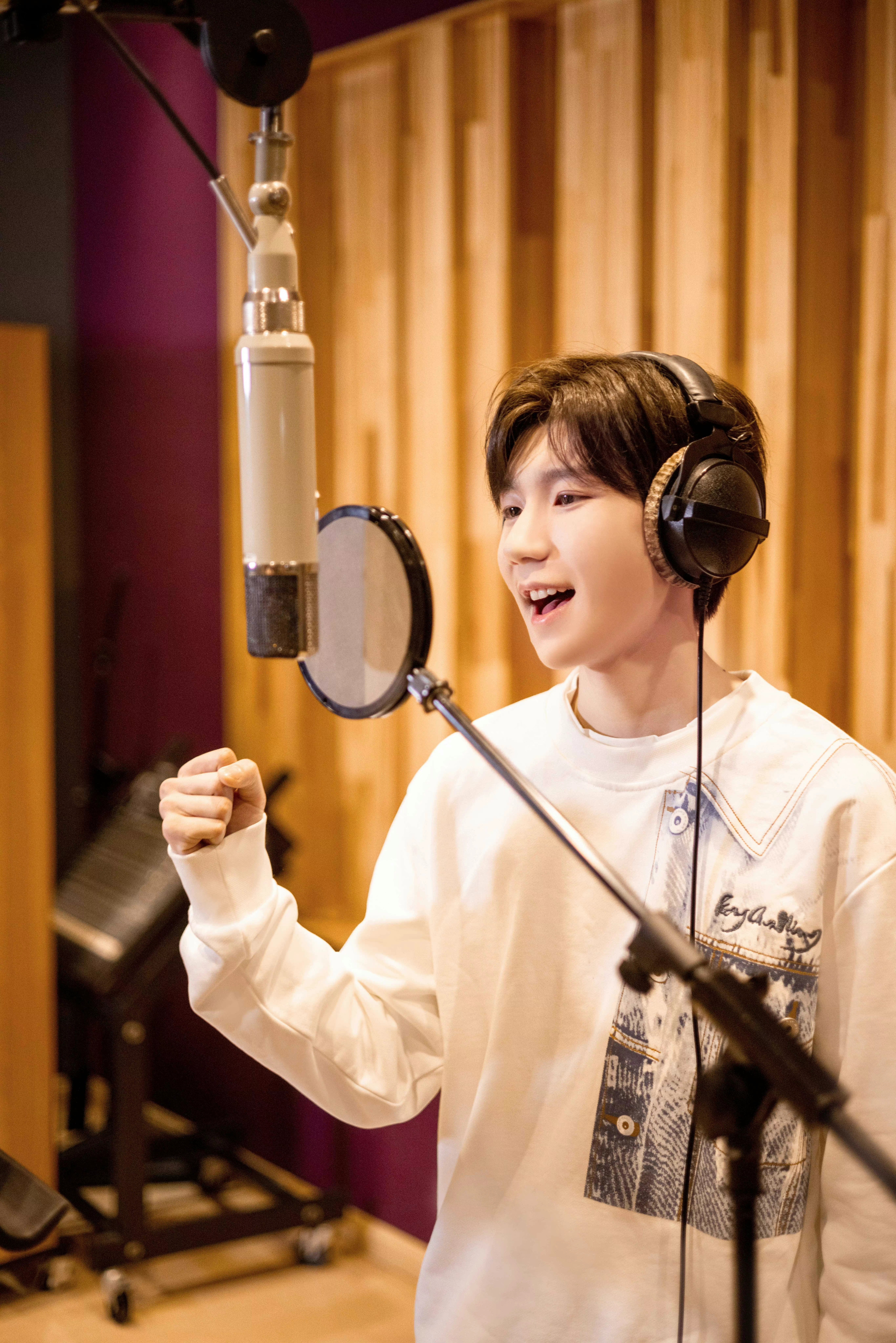 燃动冰雪，梦幻联动！热血MV与奥运健儿适配，王源发博祝贺夺冠