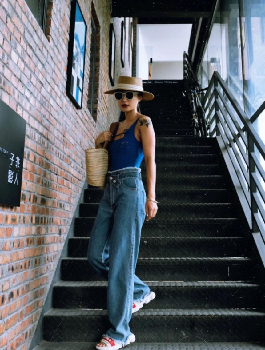 泳衣外穿露腰风格,泳衣外穿是今年夏天的新潮流