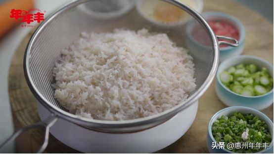 用生米粒炒饭,用生糯米炒饭