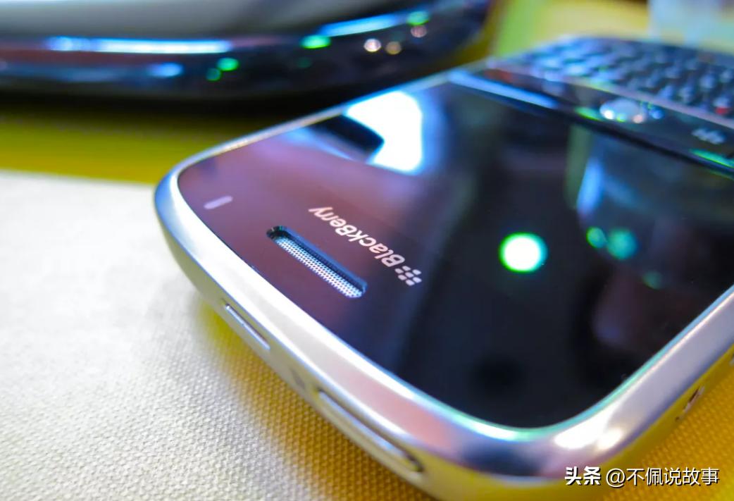 第一代iphone发布会黑莓手机,黑莓即将上市的智能手机