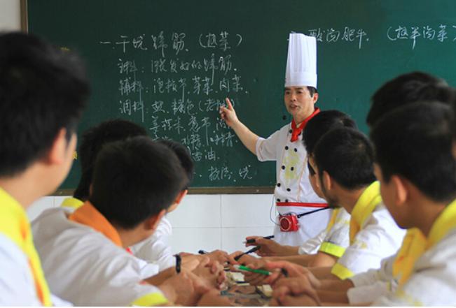 初中生上技校学什么技术,初中生上技校学什么技术好