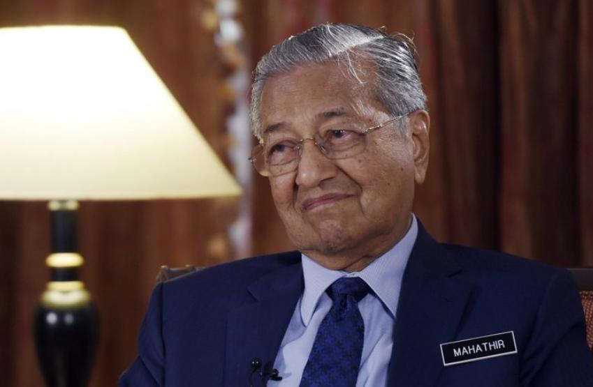 97岁的马来西亚前总理马哈蒂尔骂81岁的美国总统拜登无能