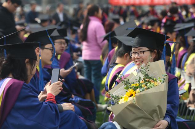研究生延迟毕业好还是按时毕业,研究生延迟毕业学制是几年