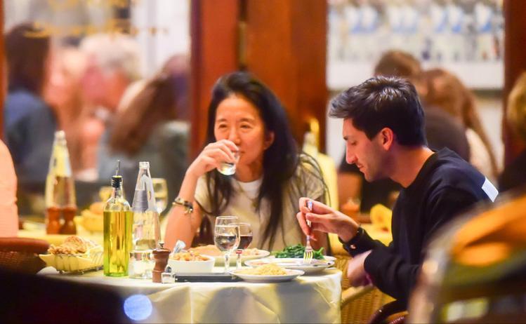 华人女兵在美军舰上干什么,美军华裔女兵向中国海警喊话