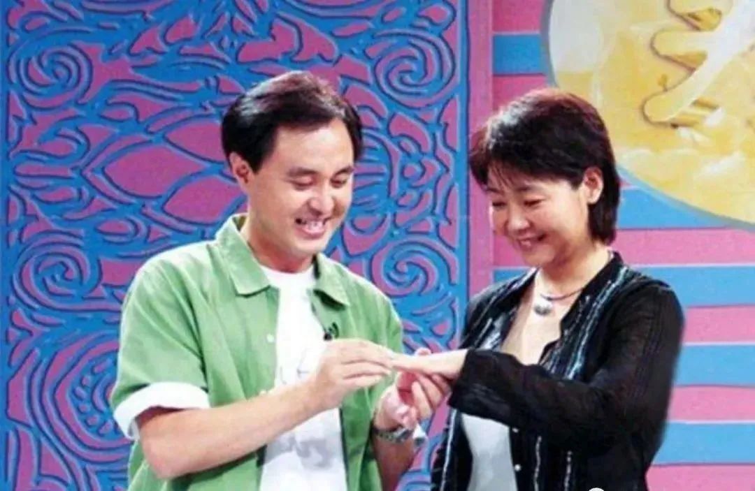 她是《人世间》里的周母，也是“一代视后”，为8块钱下嫁初恋，婚后丈夫变化惊人：54岁活成这样，值吗？