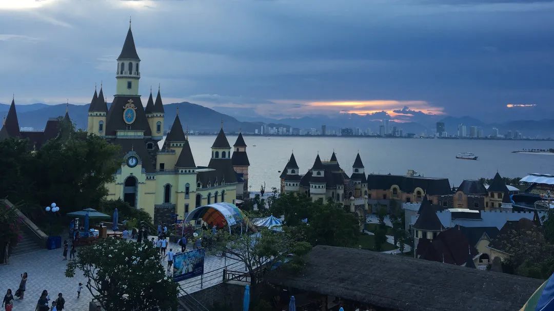 19岁小沫在越南:体验当富婆,中举做“举人”,不寻常的留学路