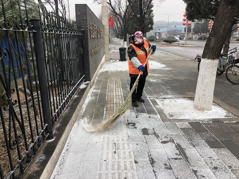 雪天保路通畅，他们积极“应战”！