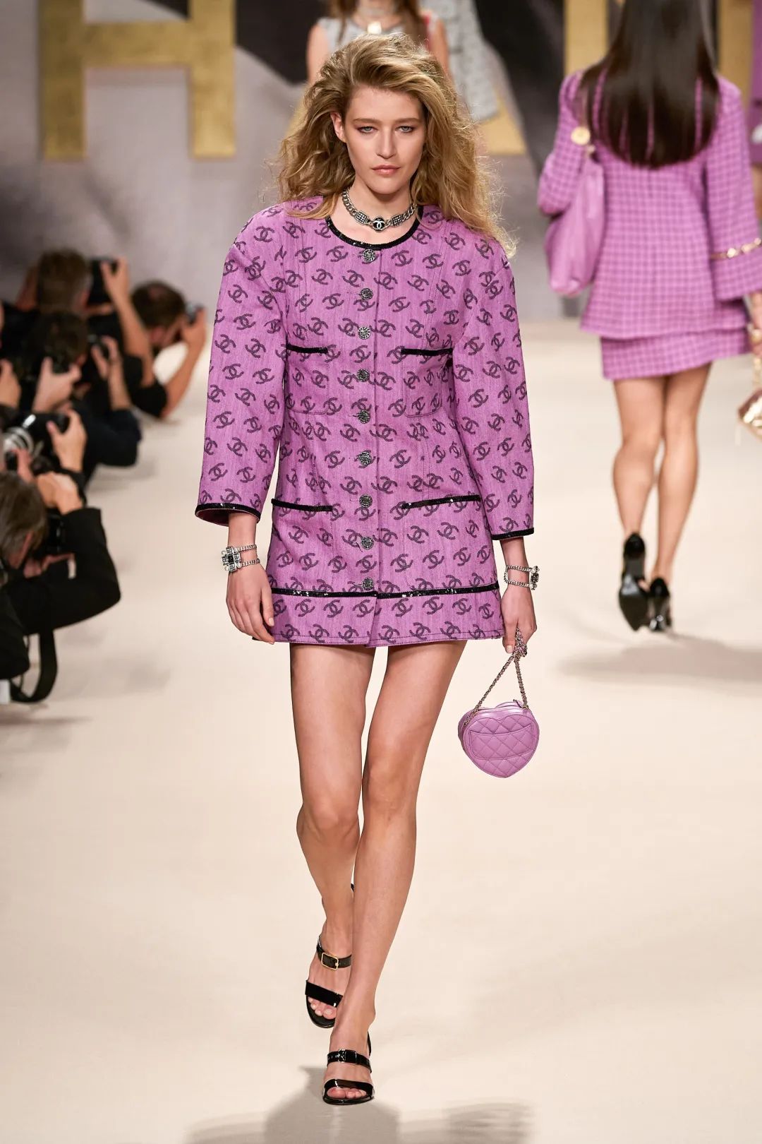 春天穿粉色到底有多好看呢,这个冬季穿粉色会让你惊艳动人