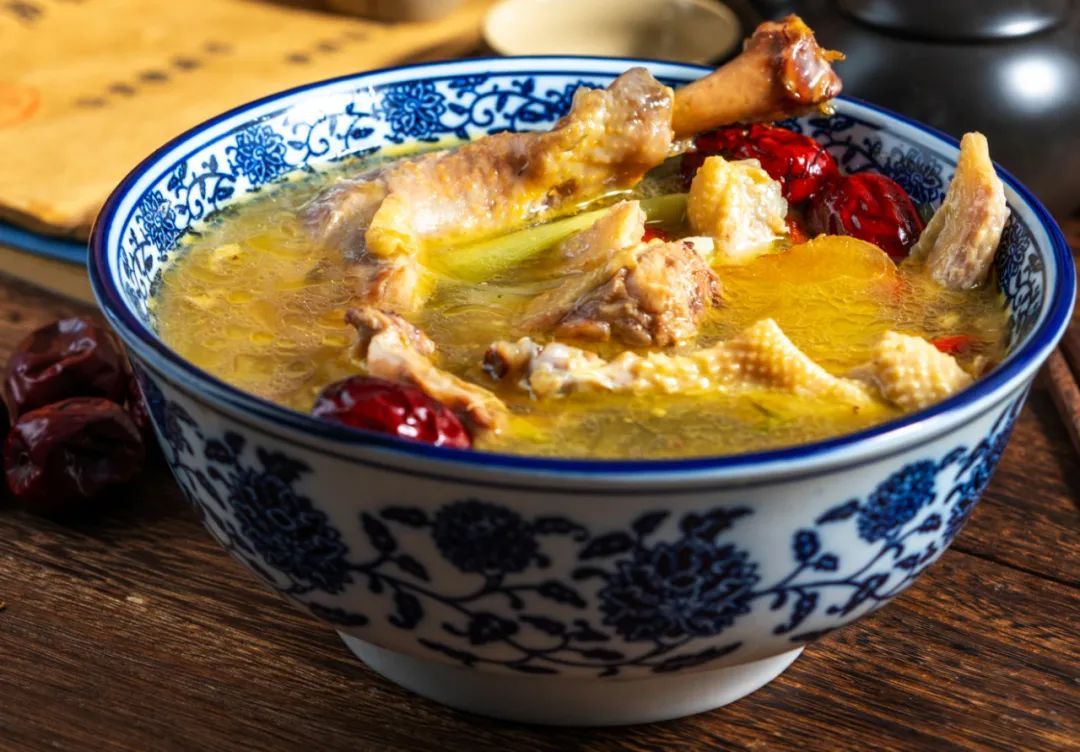 简单美味不油腻的老鸡汤做法,香浓鸡汤最正宗的做法