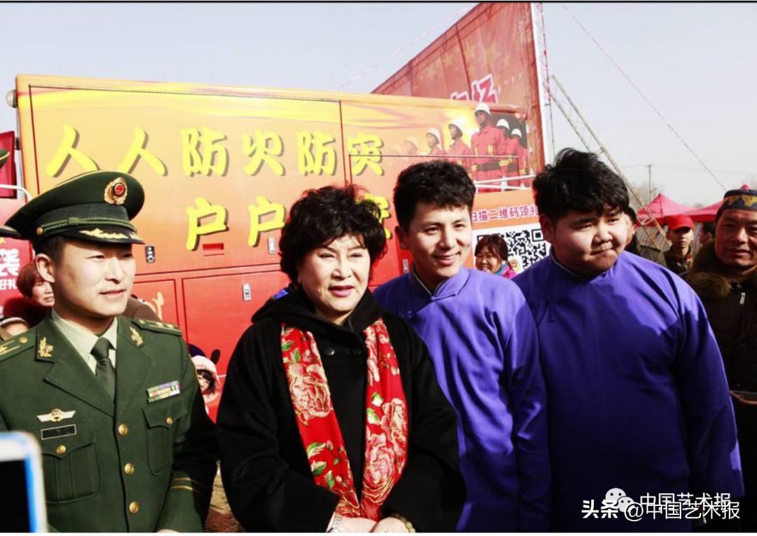 杩欎釜灞曡涓轰粈涔堜細闇囨捈浜哄績,杩欎釜灞曡鎵撶牬鑹烘湳鍜岀敓娲荤殑鐣岄檺