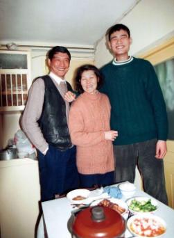 篮球巨人姚明近况,篮球队员姚明夫妻照