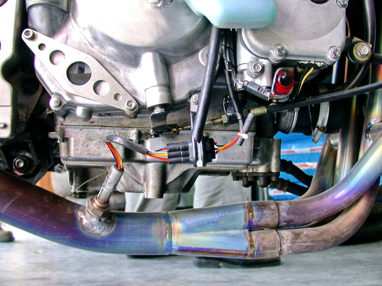 老照片:TT-F3赛车规格的KawasakiZXR-4