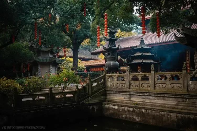 虹裳霞帔步摇冠,虹裳霞帔步摇冠意思