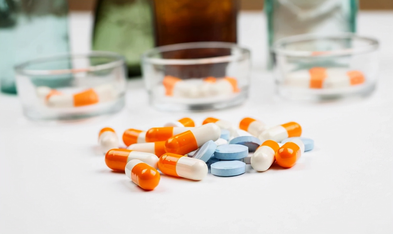 阿奇霉素用药期间禁止吃什么,阿奇霉素慎用