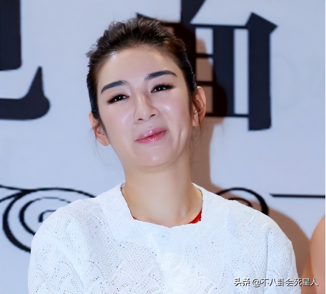 年轻时很美老了很丑的女星,年轻时候不好看老了漂亮的明星