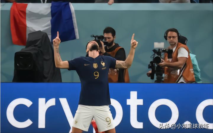 吉鲁刷新法国队大赛高龄登场纪录,吉鲁世界杯一战成名大器晚成