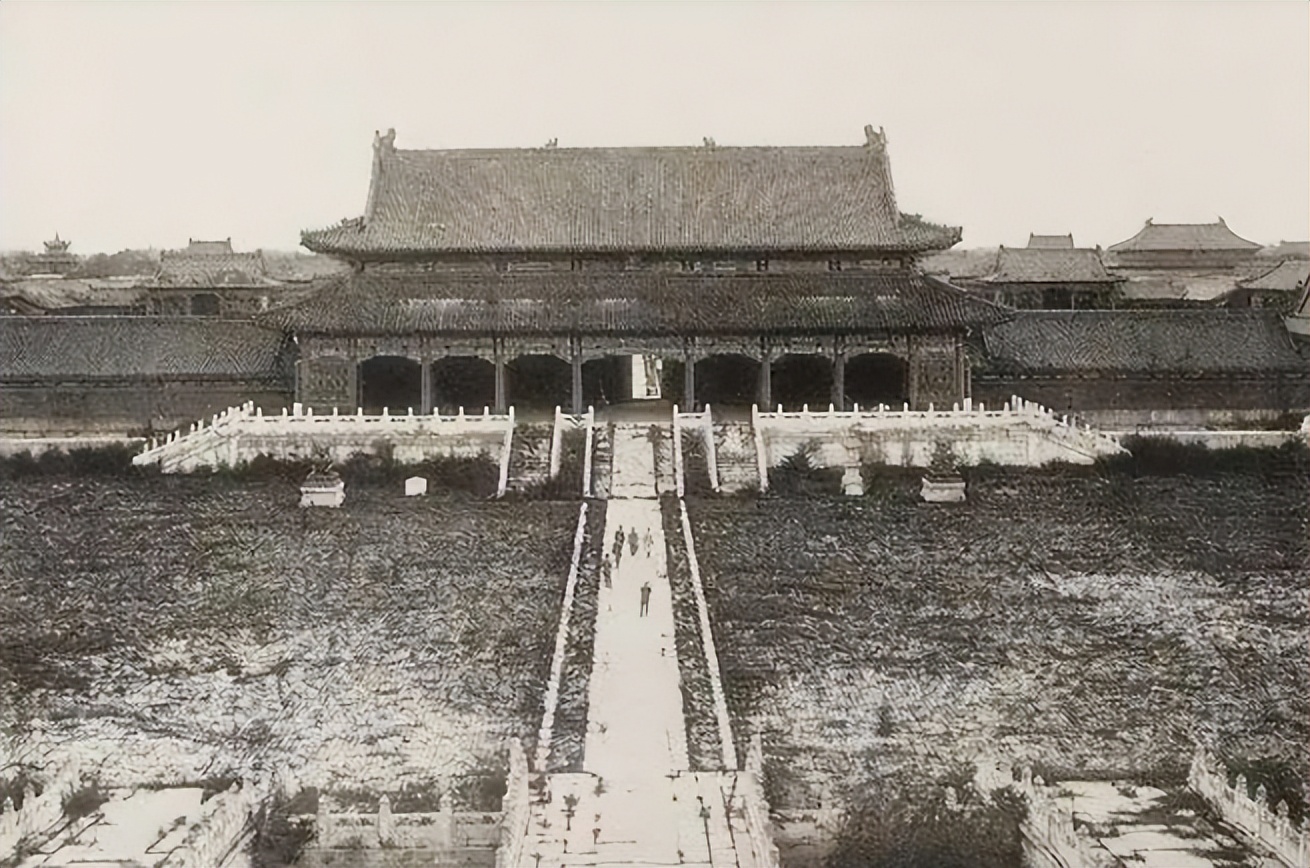 慈禧太后出逃日本照片,慈禧出逃故宫照片