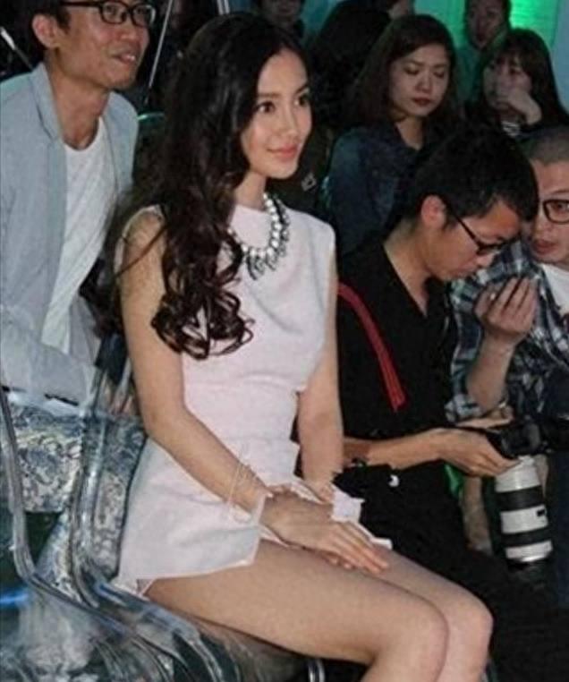 光天化日半露*裤内**、露半球，这几个明星玩转“诱惑”，毫无下限！