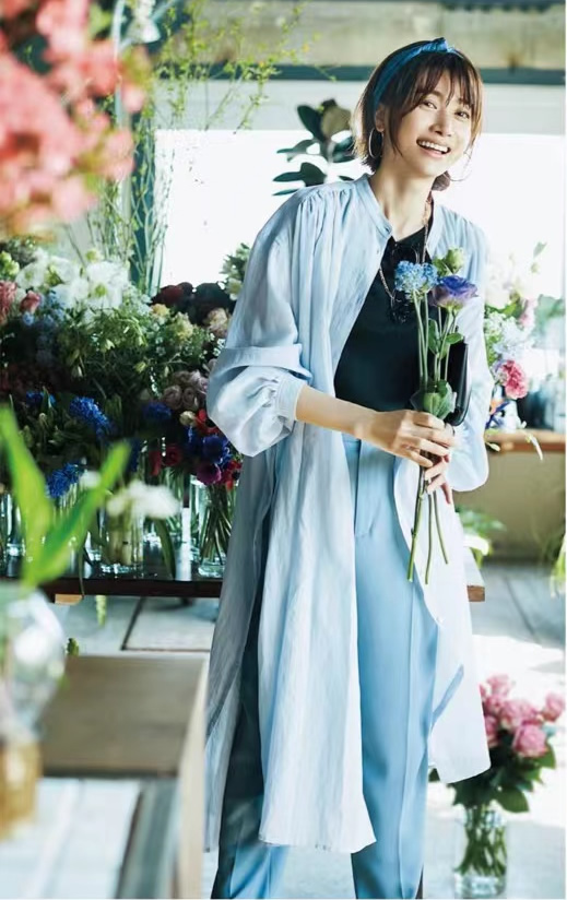 夏天穿蓝色永不过时的高级感,什么颜色适合夏天穿蓝色