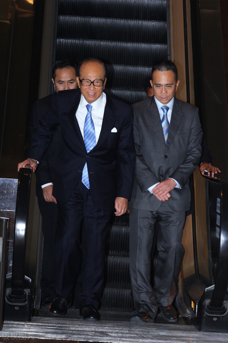 李嘉诚广州拍地,李嘉诚参与广州土地竞拍信号