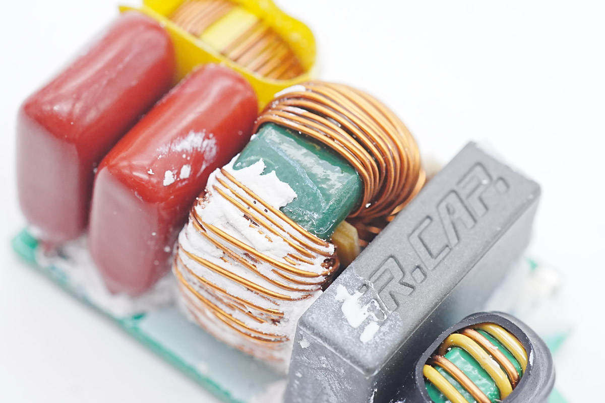 倍思氮化镓120w充电器拆解,倍思65w氮化镓红色版充电器拆解