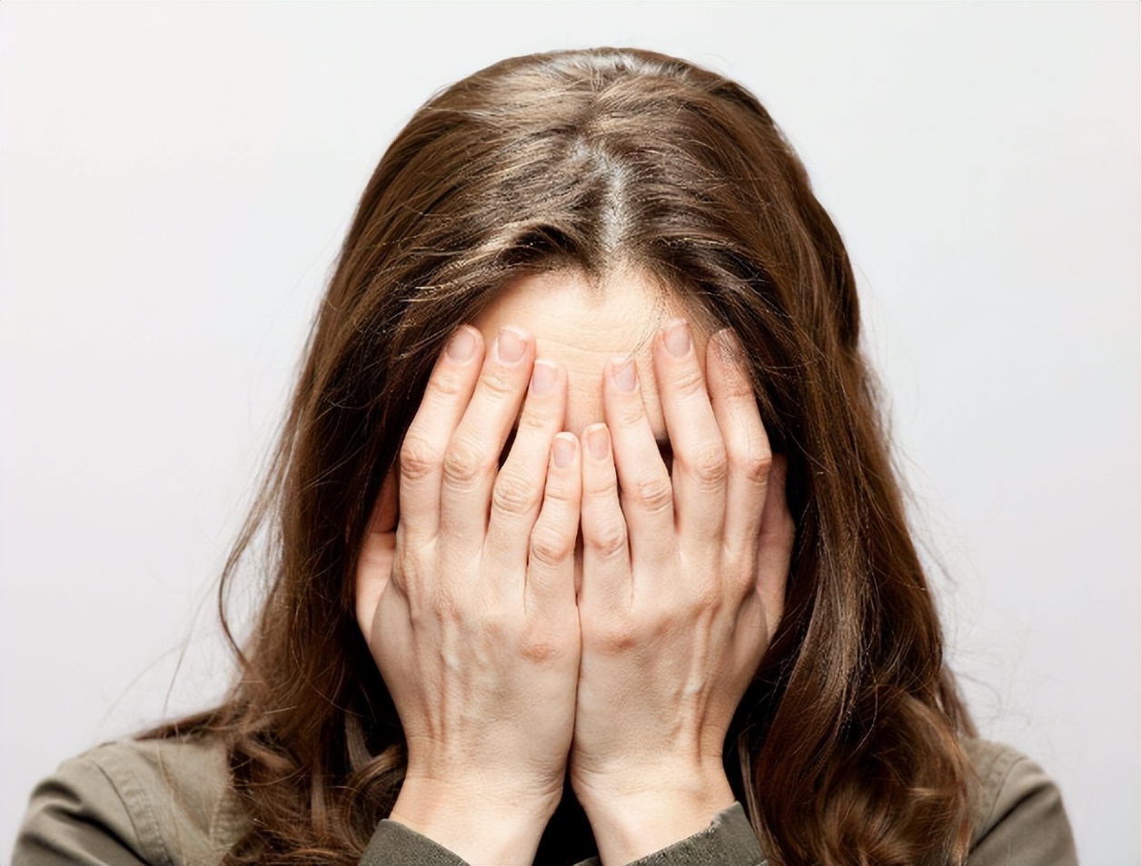 女性突然放屁多是怎么回事,生理性放屁多是什么原因