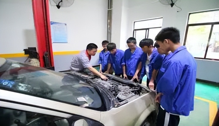 广东省最好的技工中专学校,广东现代信息技工学校