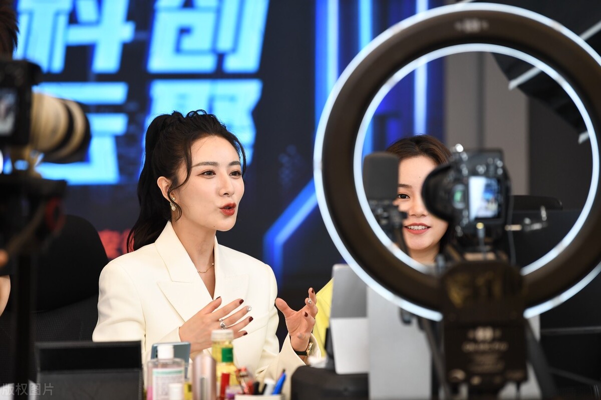 薇娅偷逃税被罚款新闻联播,媒体评薇娅偷逃税被罚