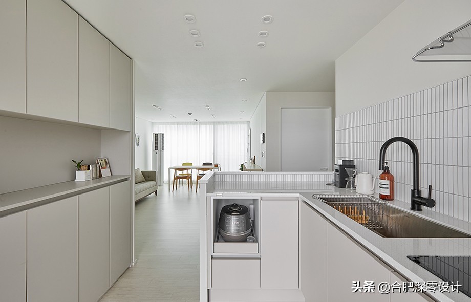 韩国夫妻坚持断舍离，客厅不要电视机设格子柜，124㎡更加清爽