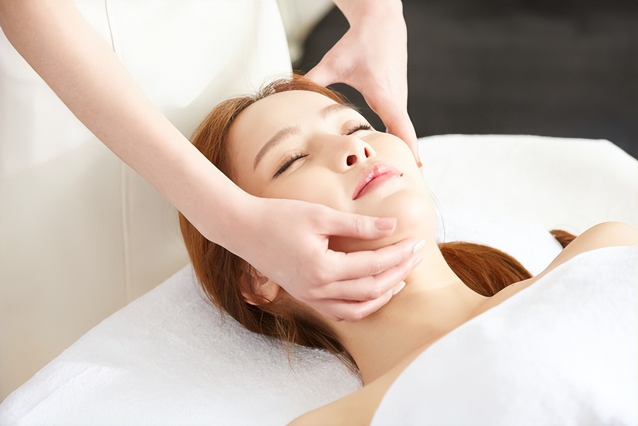 皮肤管理师证报名咨询入口,高级皮肤管理师证书有用吗